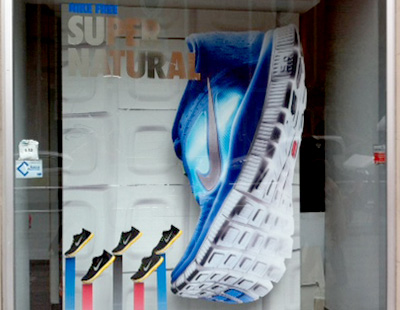 Nike Escaparate Principal con Elemento Troquelado 2D Nike Escaparate Principal con Elemento Troquelado 2D